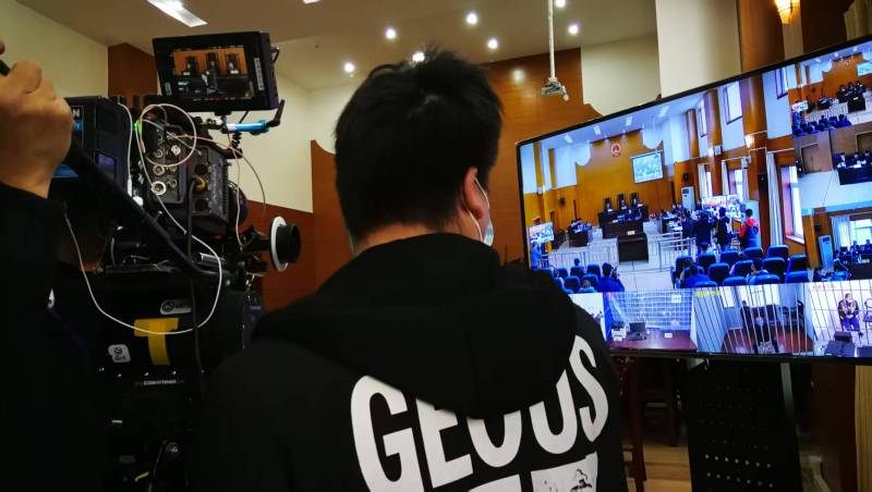 AI生成VS人工创意——上思县广告片拍摄公司的技术浪漫主义实践